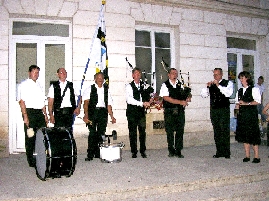 Le bagad pour le 14 juillet 2005 à Crécy